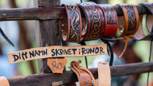 Armband på vikingamarknad