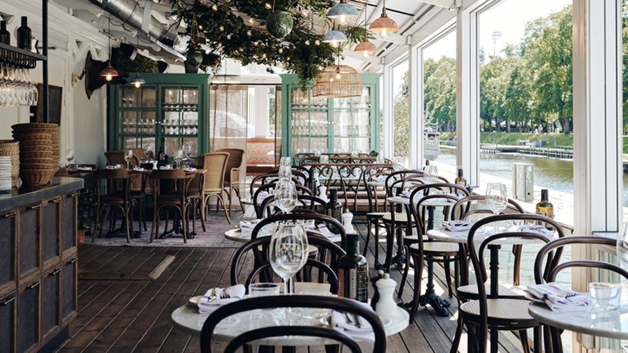 Bord och stolar på Restaurang Sorellina