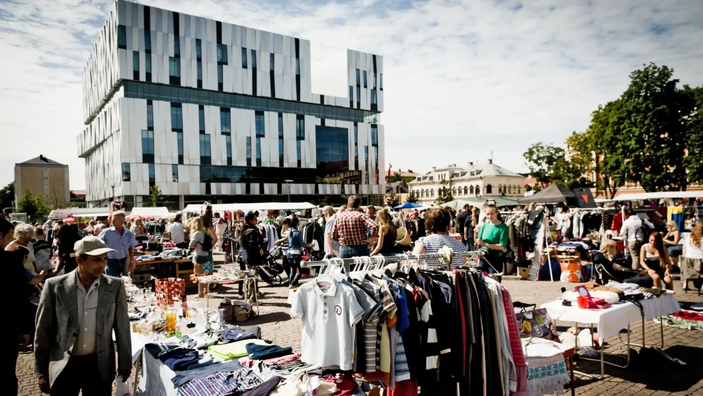 Loppmarknad på vaksala torg
