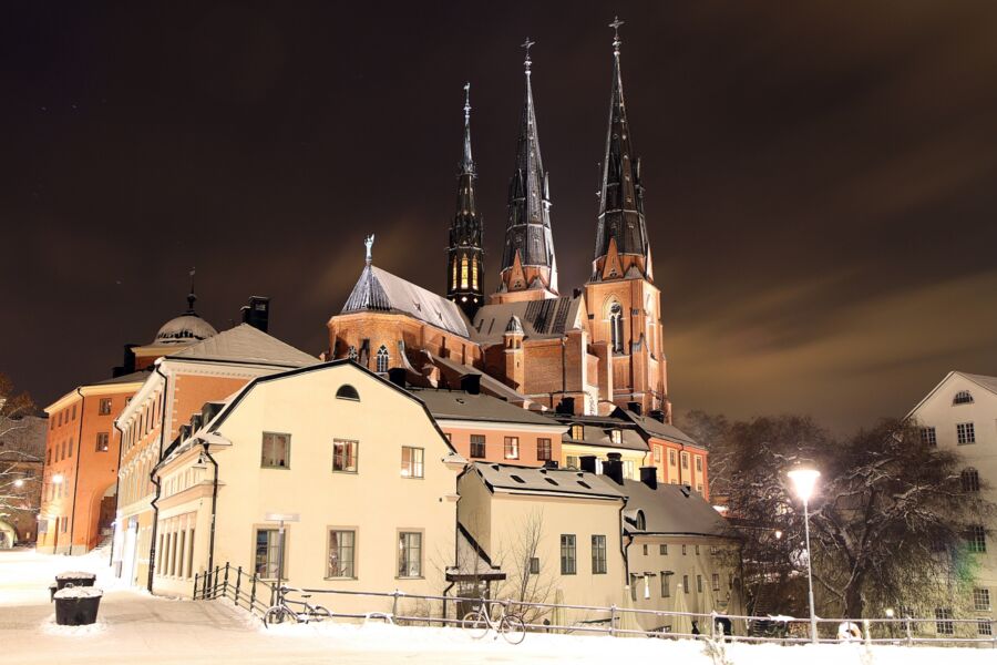 10618822-s-nattfoto-pa-uppsala-domkyrka