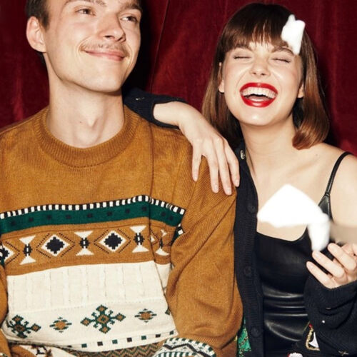 En man i jultröja från Beyond retro