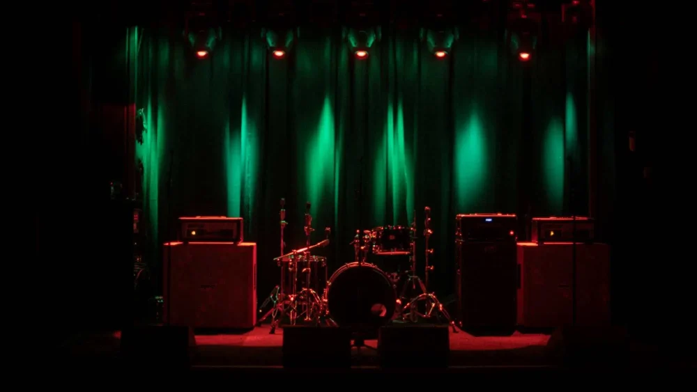 Scen på Kaliber room