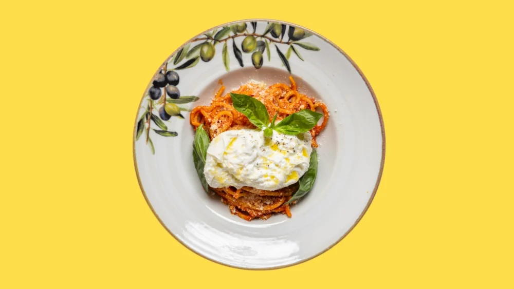 Pasta på en tallrik hos Toni Macaroni