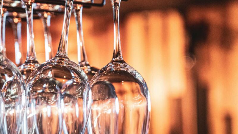 vin-vinbar-glas_destination uppsala