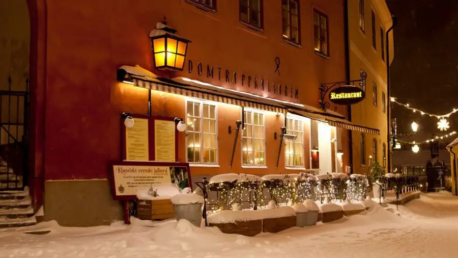 restaurang Domtrappkällaren i Uppsala i vinterskrud