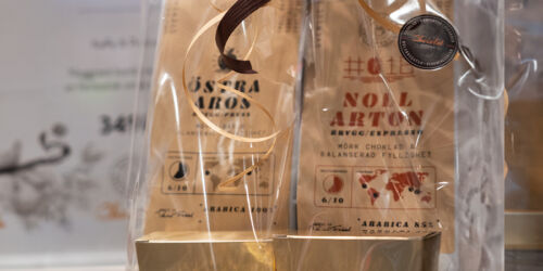 En presentförpackning med kaffe