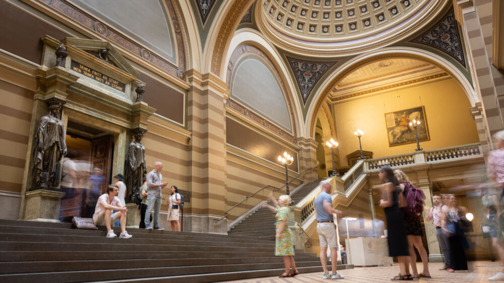 Bild på Uppsala Universitetsaulas entrébyggnad