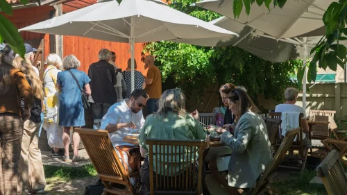 Uteservering i trädgård