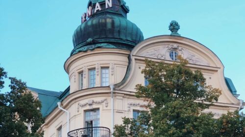 Fasaden till Grans hotel hörnan i Uppsala