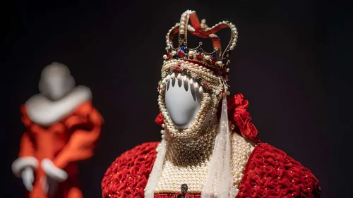 Klänning på utställningen Queens