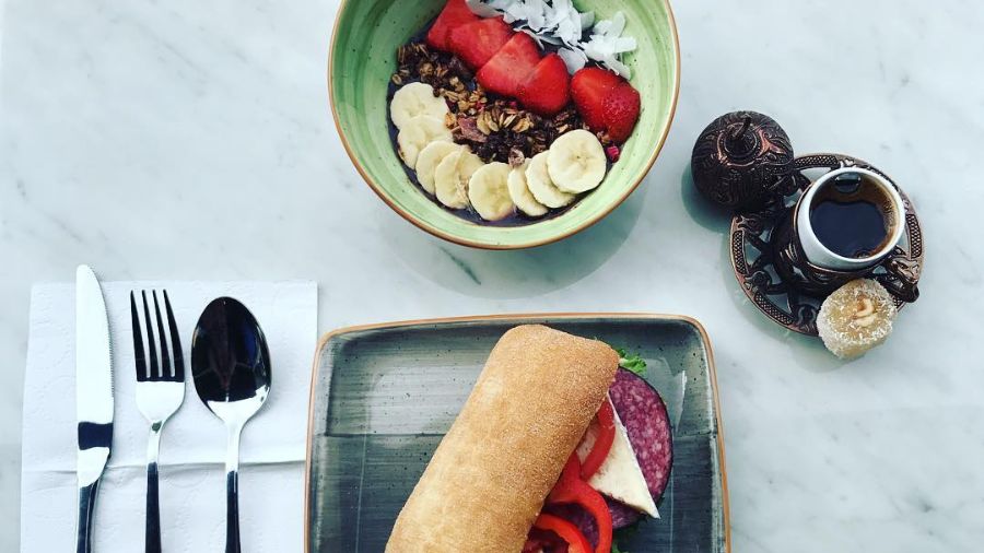 Melrose cafe - acai bowl och macka