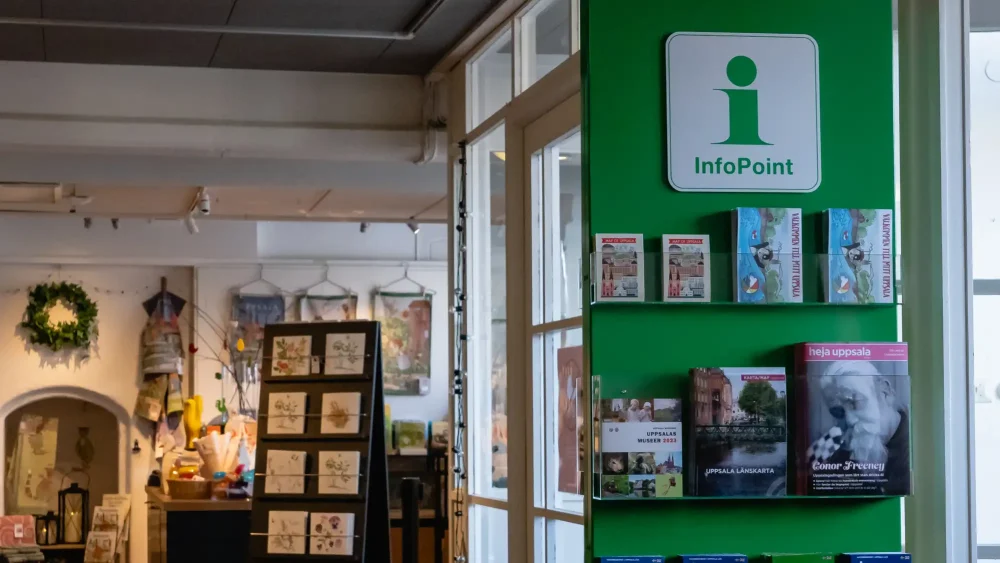 Museibutik med en infopoint-skylt