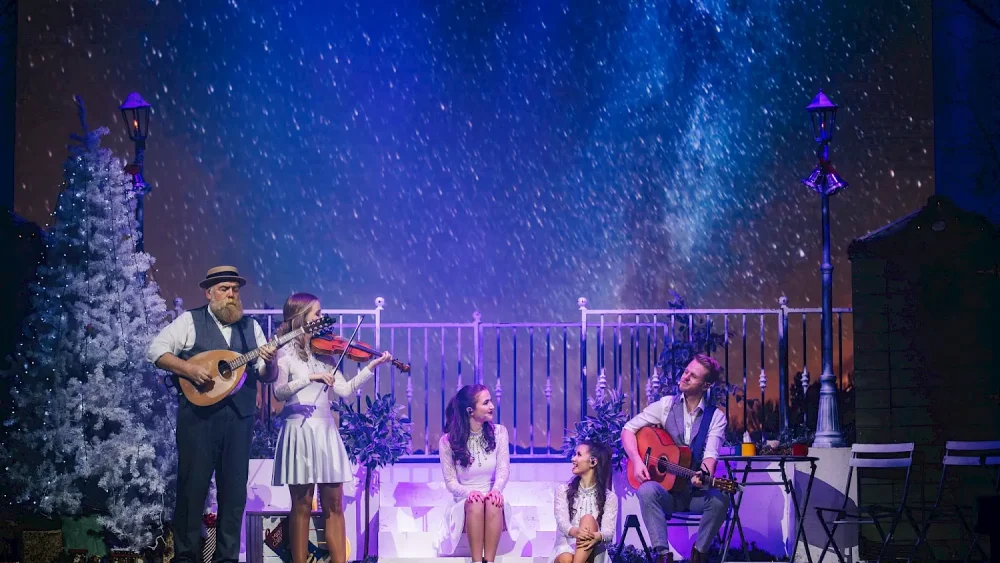 Show med sångare på scen