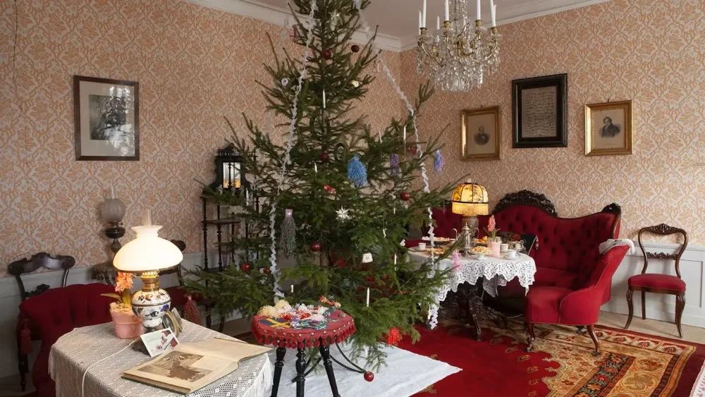 Juldekorerat rum