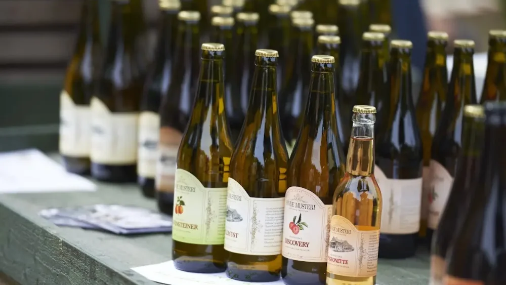 Ett bort med äppelmust