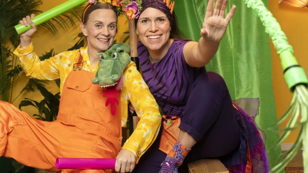 Artisterna i föreställningen sagofröet