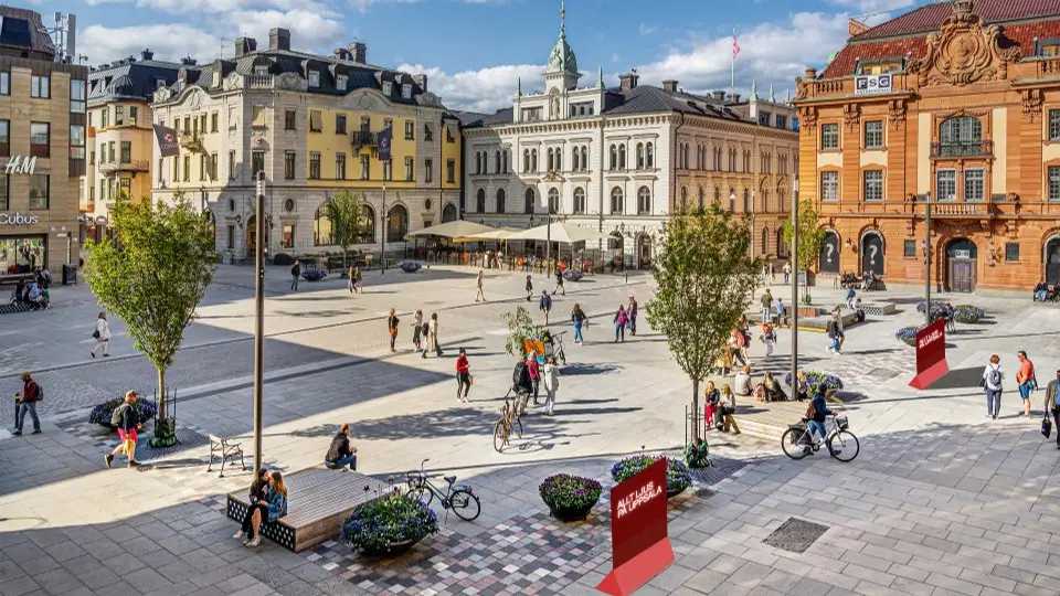 Skyltar på Stora torget i Uppsala
