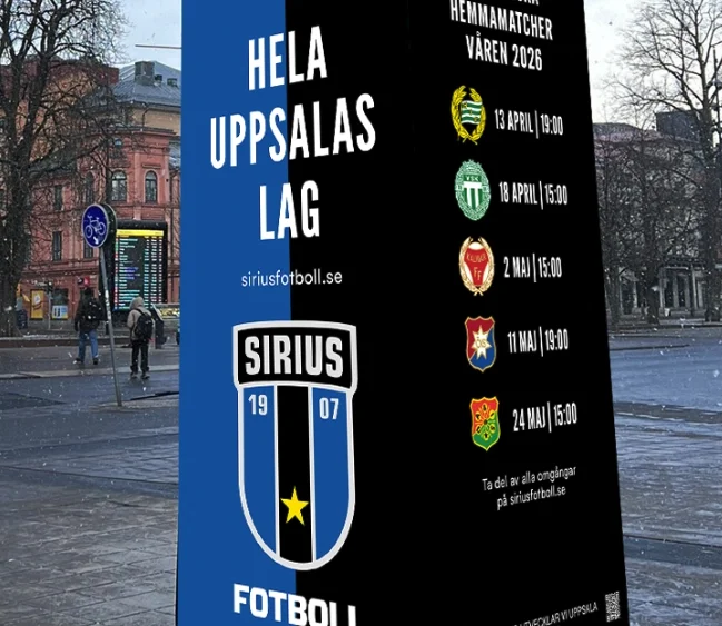 Evenemangsskyltar på ett torg