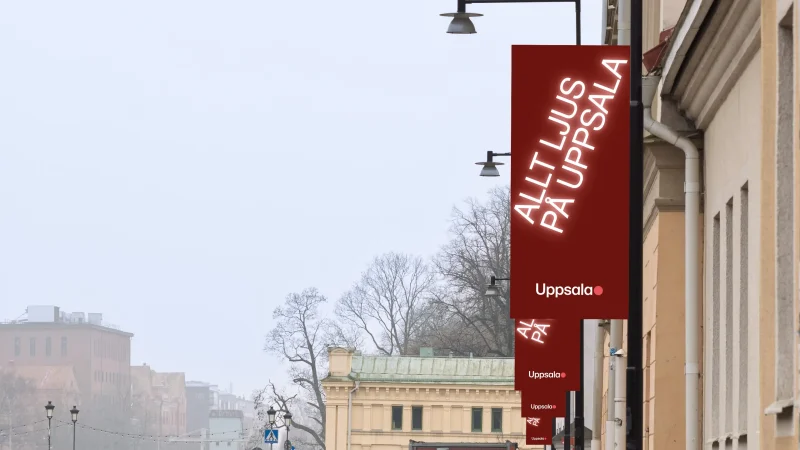 Evenemangsskyltar på en byggnad