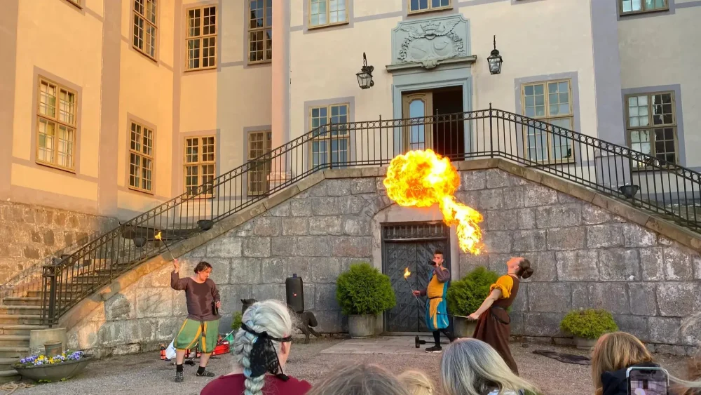 gycklare har en eldshow