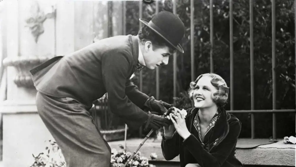 Svartvit bild av Charlie Chaplin