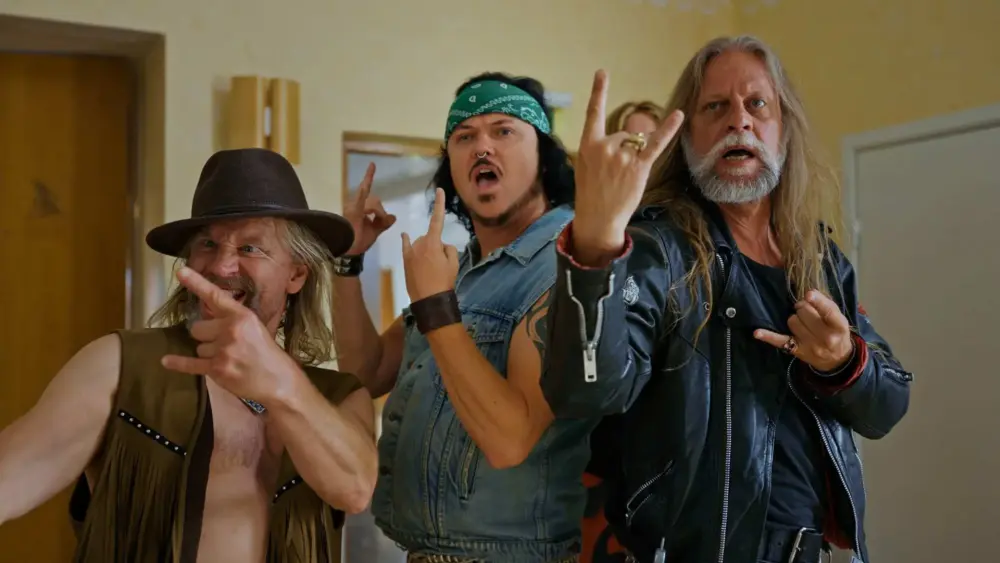 Ett metalband poserar